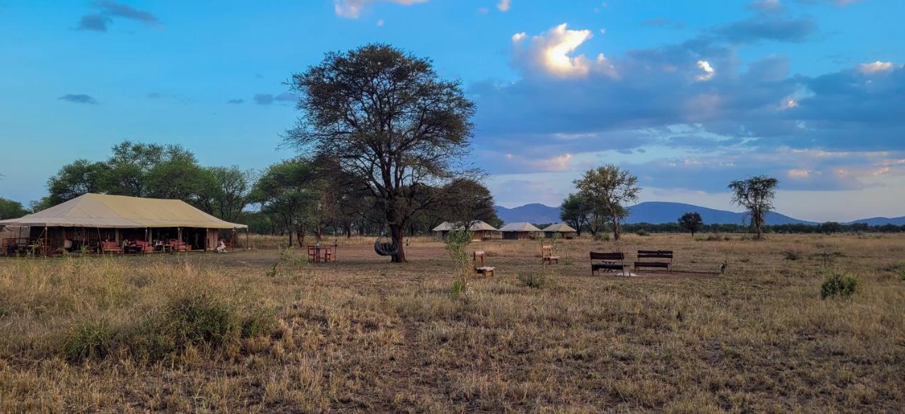 Zawadi Camp Hotel Serengeti Ngoại thất bức ảnh